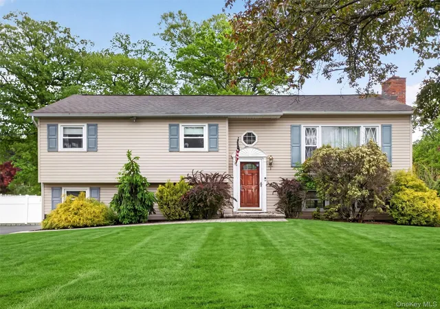 Homes for sale in Clarkstown, NY | 584 Babbling Brook Ln, Clarkstown, NY 10989 | MLS# 998247