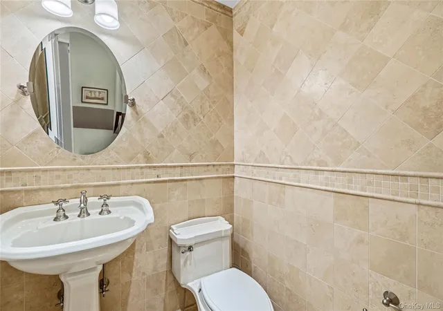 Photo 3 of Sale Pending at 111 Dove Hl Dr, Manhasset, NY 11030 | MLS# 998249 | Listing updated on 2026-06-13