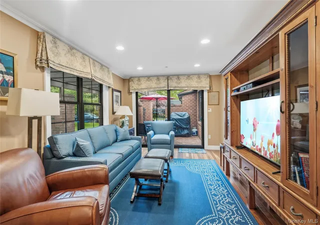 Photo 4 of Sale Pending at 111 Dove Hl Dr, Manhasset, NY 11030 | MLS# 998249 | Listing updated on 2026-06-13