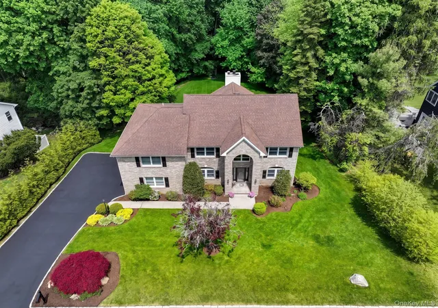 Photo 2 of Sale Pending at 8 Drake Ln, White Plains, NY 10607 | MLS# 998258 | Listing updated on 2026-05-27