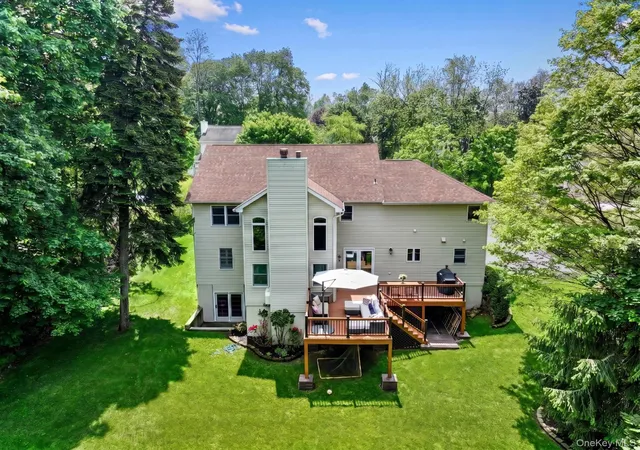 Photo 3 of Sale Pending at 8 Drake Ln, White Plains, NY 10607 | MLS# 998258 | Listing updated on 2026-05-27