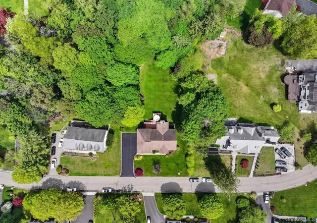 Photo 4 of Sale Pending at 8 Drake Ln, White Plains, NY 10607 | MLS# 998258 | Listing updated on 2026-05-27