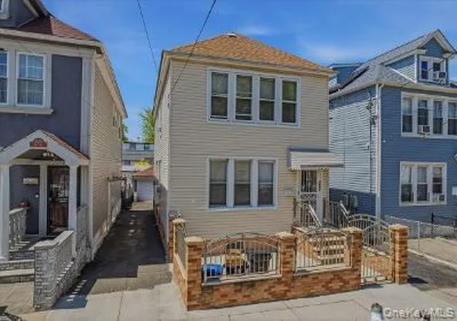 Homes for sale in New York, NY | 4527 Hill Ave, New York, NY 10466 | MLS# 998299