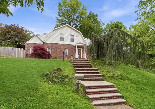Photo 4 of Single family home for sale at 319 38th Road, Little Neck, NY 11363 | MLS# 998320 | Listing updated on 2026-09-01