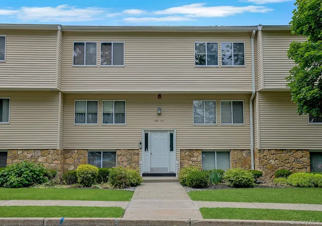 Homes for sale in Clarkstown, NY | 25 College Ave #111, Clarkstown, NY 10954 | MLS# 998321