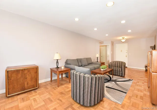4th image of 4 Birchwood Ct #1N, Hempstead, NY 11501 | MLS# 998325