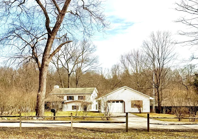 Photo 3 of Single family home for sale at 1232 Old Frd Cir, New Paltz, NY 12561 | MLS# 998328 | Listing updated on 2026-10-09