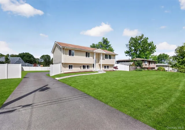 Homes for sale in Goshen, NY | 10 Tanglewood Dr, Goshen, NY 10924 | MLS# 998342
