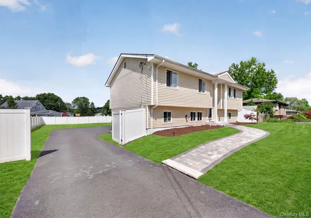 Homes for sale in Goshen, NY | 10 Tanglewood Dr, Goshen, NY 10924 | MLS# 998342