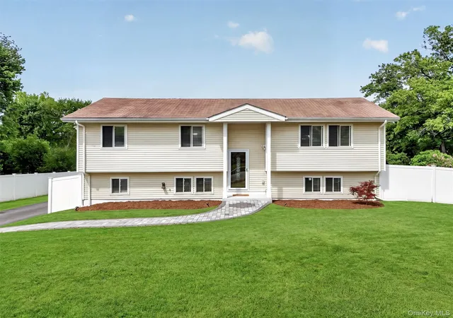 Homes for sale in Goshen, NY | 10 Tanglewood Dr, Goshen, NY 10924 | MLS# 998342