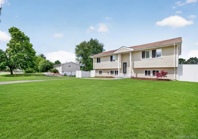 Homes for sale in Goshen, NY | 10 Tanglewood Dr, Goshen, NY 10924 | MLS# 998342