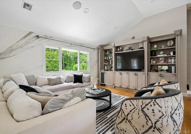 Photo 4 of Single family home for sale at 22 Beaumont Dr, Melville, NY 11747 | MLS# 998374 | Listing updated on 2026-09-12