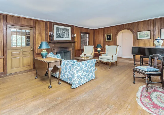 5th image of 87 Robinson Ave, Glen Cove, NY 11542 | MLS# 998395