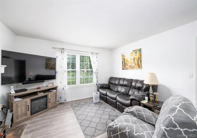 4th image of 44 Inwood Ave, Poughkeepsie, NY 12601 | MLS# 998409