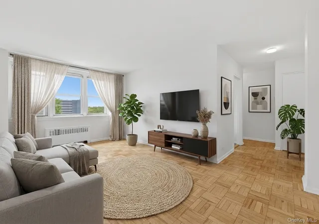 3rd image of 25 Knolls Crescent #4M, Bronx, NY 10463 | MLS# 998421