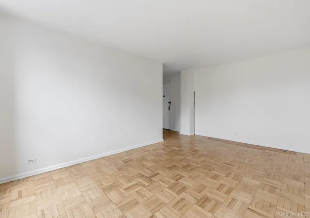 5th image of 25 Knolls Crescent #4M, Bronx, NY 10463 | MLS# 998421