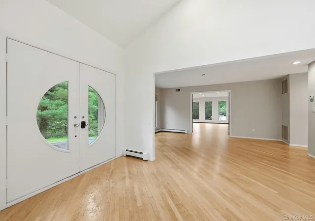 4th image of 31 Sherwood Gate, Oyster Bay, NY 11771 | MLS# 998428