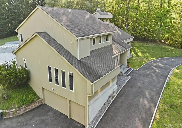 3rd image of 31 Sherwood Gate, Oyster Bay, NY 11771 | MLS# 998428