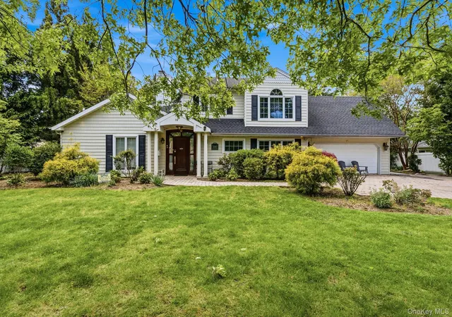 1st image of 18 Sherwood Ln, Roslyn Heights, NY 11577 | MLS# 998436