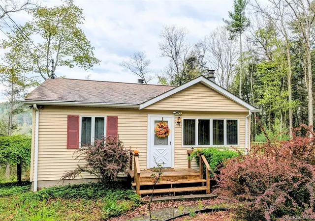 Homes for sale in Tusten, NY | 582 Lake Shore Ln, Tusten, NY 12764 | MLS# 998448