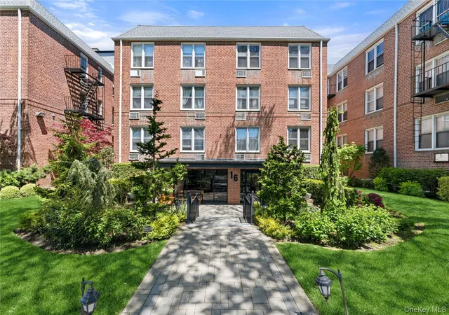 3rd image of 16 Main St #2K, Hempstead, NY 11518 | MLS# 998514