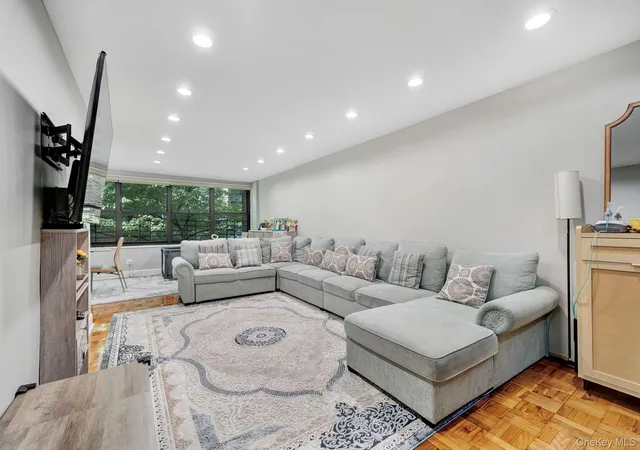 5th image of 75-34 Bell Blvd #1E, Oakland Gardens, NY 11364 | MLS# 998531
