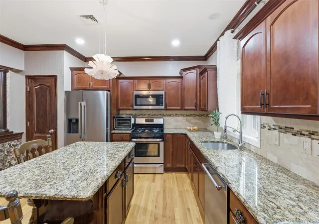 3rd image of 10 Village Gate Wy, Monroe, NY 10950 | MLS# 998546