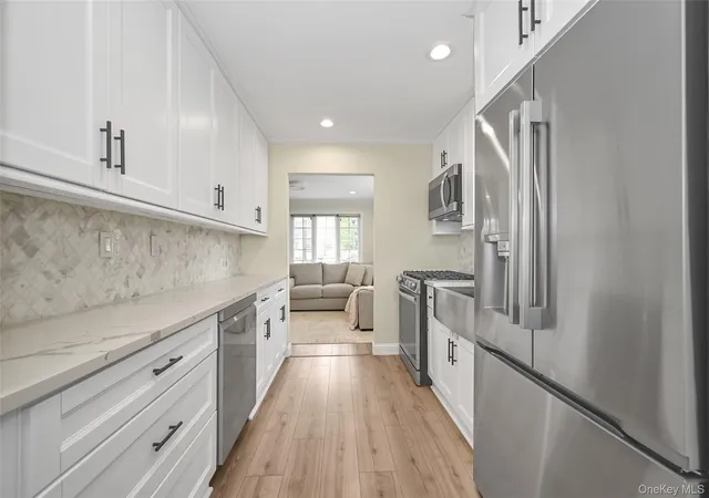 4th image of 77 Landau Ave, Hempstead, NY 11003 | MLS# 998549