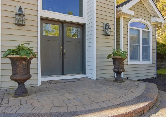 3rd image of 50 Cobbler Ln, East Setauket, NY 11733 | MLS# 998563