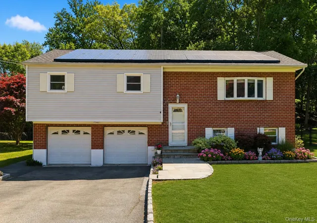 Photo 2 of Sale Pending at 264 Buttonwood Ave, Cortlandt Manor, NY 10567 | MLS# 998575 | Listing updated on 2026-07-16