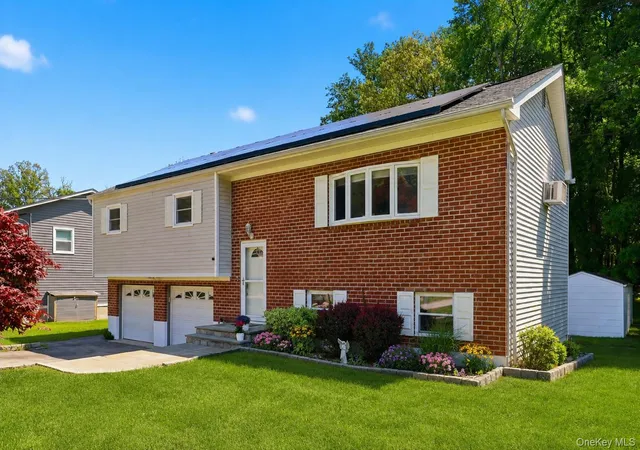 Photo 2 of Sale Pending at 264 Buttonwood Ave, Cortlandt Manor, NY 10567 | MLS# 998575 | Listing updated on 2026-07-16