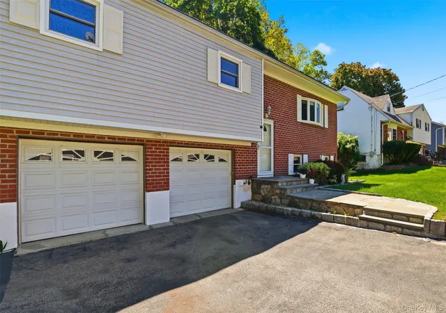 Photo 3 of Sale Pending at 264 Buttonwood Ave, Cortlandt Manor, NY 10567 | MLS# 998575 | Listing updated on 2026-07-16