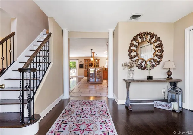 3rd image of 157 Manor St, Oyster Bay, NY 11803 | MLS# 998615