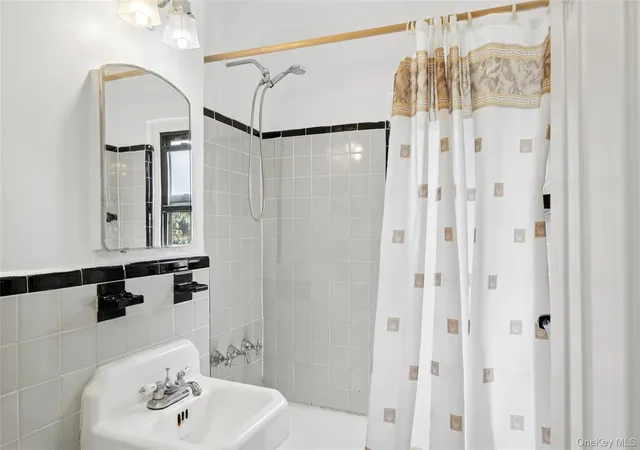 2nd image of 196-30 67th Ave, Fresh Meadows, NY 11365