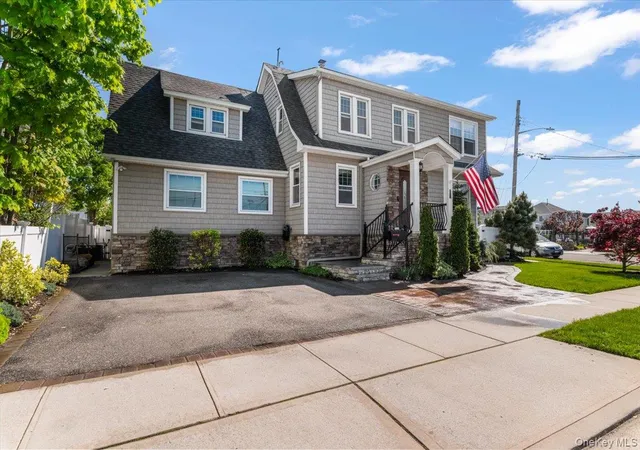 Photo 3 of Single family home for sale at 2968 Islip Ct, Hempstead, NY 11793 | MLS# 998636 | Listing updated on 2026-08-04