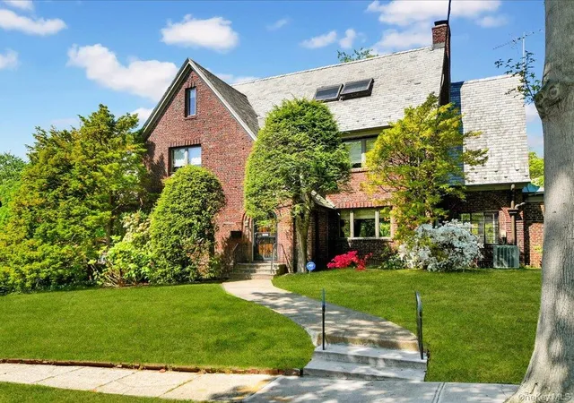 1st image of 184 Commonwealth Ave, Mount Vernon, NY 10552 | MLS# 998647