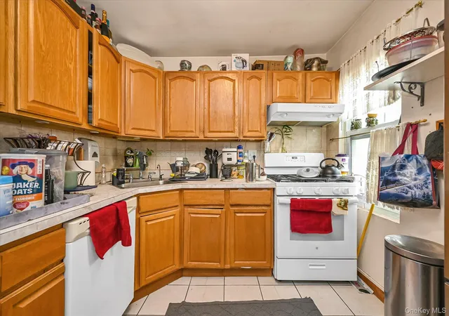 Photo 4 of House for sale at 6033 80th Avenue, Glendale, NY 11385 | MLS# 998656 | Listing updated on 2026-08-11
