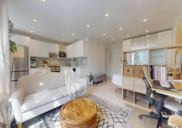Listing Photo 4 - Condo for sale in building located at 68-15 Selfridge St, New York, NY 11375 - Unit #3D