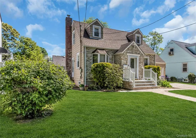 2nd image of 1395 Exeter St, Hempstead, NY 11510 | MLS# 998675