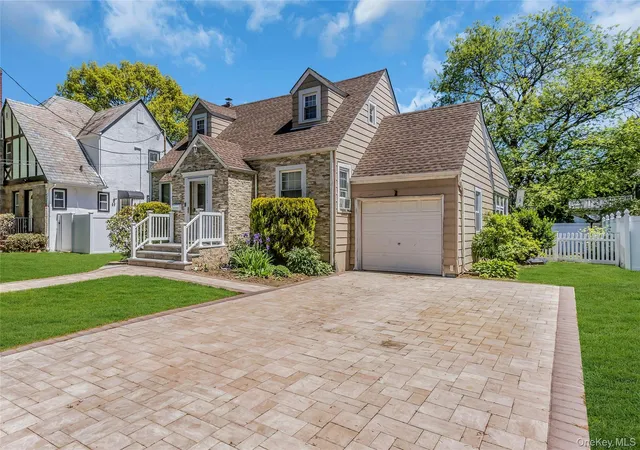 3rd image of 1395 Exeter St, Hempstead, NY 11510 | MLS# 998675