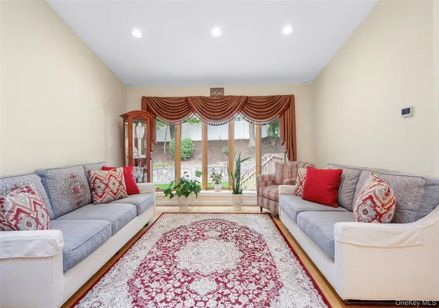 Photo 3 of Sale Pending at 5 Oakridge Rd, Greenburgh, NY 10607 | MLS# 998776 | Listing updated on 2026-08-11
