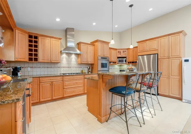 Photo 4 of Sale Pending at 5 Oakridge Rd, Greenburgh, NY 10607 | MLS# 998776 | Listing updated on 2026-08-11