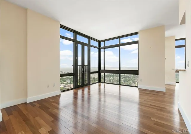 Homes for sale in New Rochelle, NY | 175 Huguenot St #PH301, New Rochelle, NY 10801 | MLS# 998810