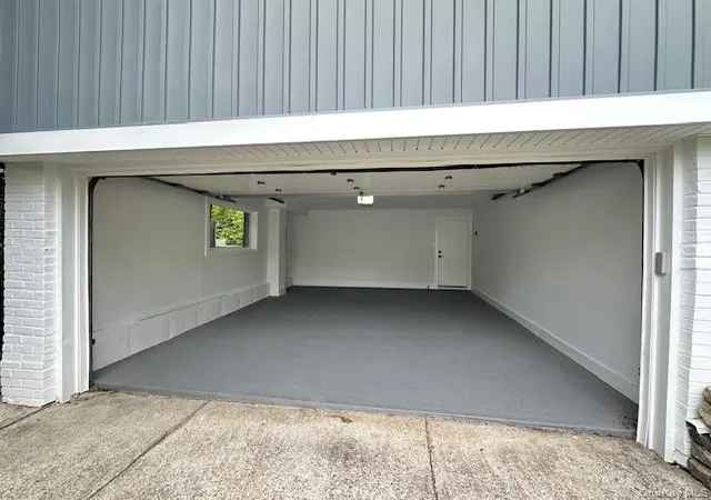 28th image of 8 White Oak Dr, North Hempstead, NY 11050 | MLS# 998811