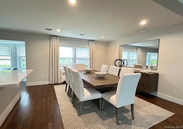 4th image of 8 White Oak Dr, North Hempstead, NY 11050 | MLS# 998811