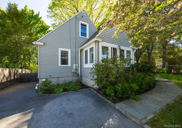 Homes for sale in Poughkeepsie (town), NY | 30 Marple Rd, Poughkeepsie (town), NY 12603 | MLS# 998847