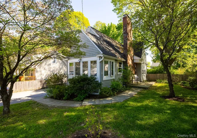 Homes for sale in Poughkeepsie (town), NY | 30 Marple Rd, Poughkeepsie (town), NY 12603 | MLS# 998847