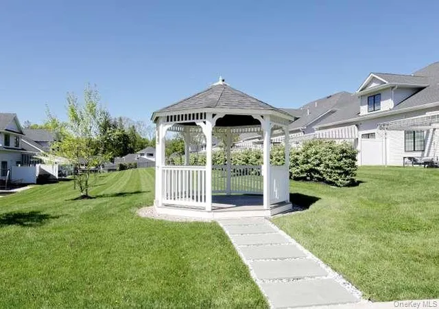 3rd image of 11 Silverwood Cir, Suffern, NY 10901 | MLS# 998850