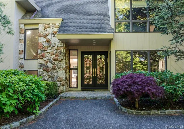 2nd image of 5 Twin Ponds St, North Hempstead, NY 11024 | MLS# 998857