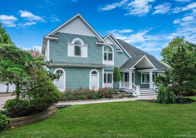 Photo 2 of Single family home for sale at 6 Robert Ct, Brookhaven, NY 11934 | MLS# 998861 | Listing updated on 2026-09-19